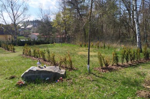 Nový hřbitov v Týnci - rozptylová loučka