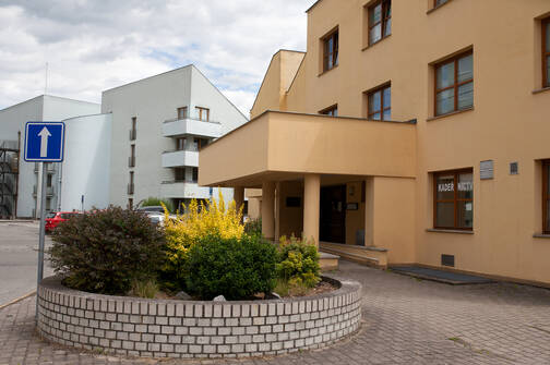 dum-s-pecovatelskou-sluzbou-zluty